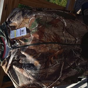 2x AP Under armour zip up